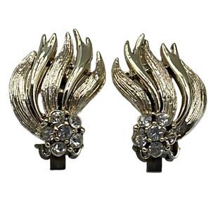 Vintage Lisner plume crawler earring rhinestones clip style.